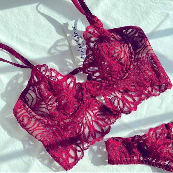 2 PIECE FOR LOVE & LEMONS After Dark Plunge Bra & Thong set - Picture 2 of 16